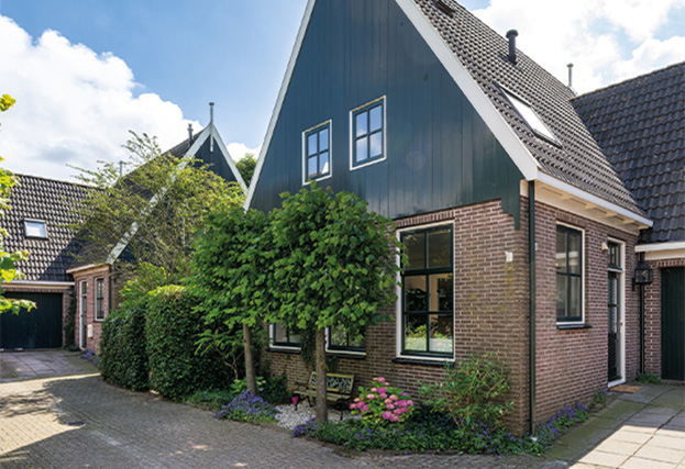 huis aankopen in zwanenburg met groene boompjes